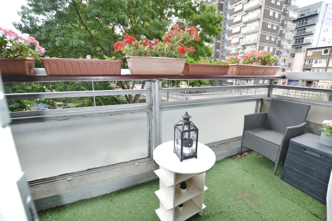 דירות לונדון Garden Tower Flat מראה חיצוני תמונה